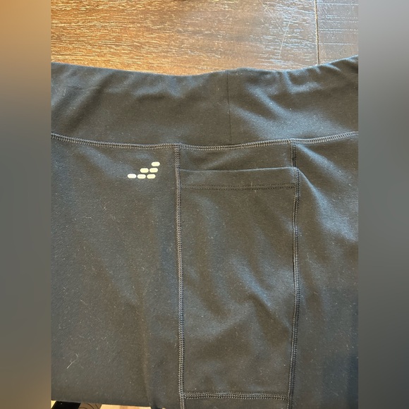 Black Capri leggings 1X - Picture 2 of 2